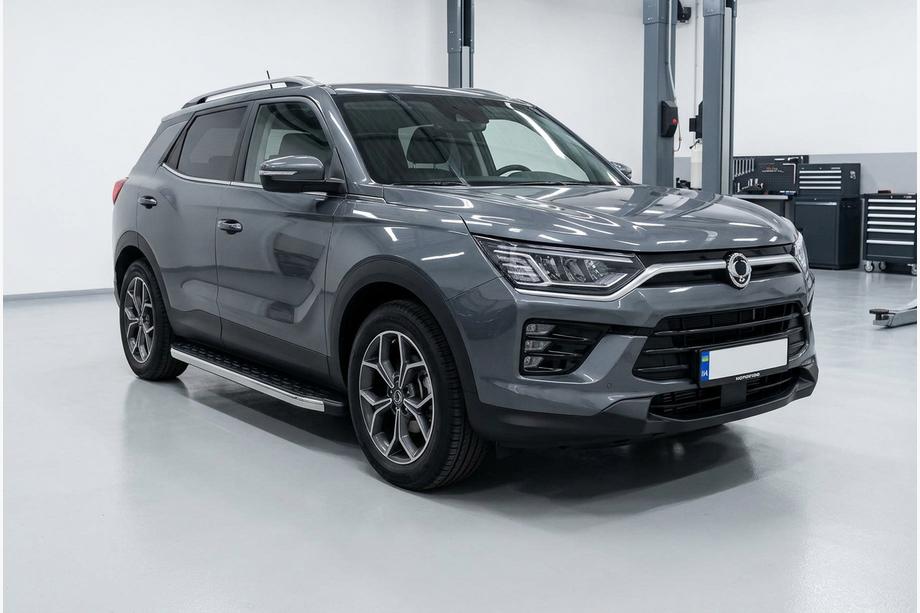 SsangYong Korando 2019– Boční nášlapy BlackLine (2 ks, hliník) Image