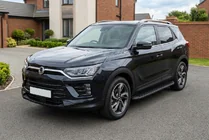 SsangYong Korando 2019– Boční nášlapy Tayga Black (2 ks, hliník) fotografie 1