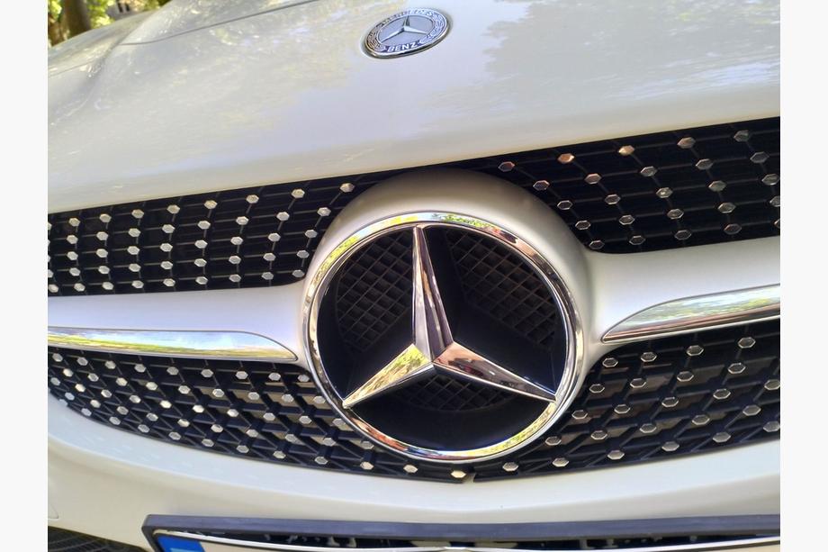 Mercedes GLA X156 2014–2019 Přední emblém (18,4 cm) Image