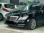 Mercedes E-Class W212 2009–2016 Emblém zaměřovač (s nápisem) fotografie 2