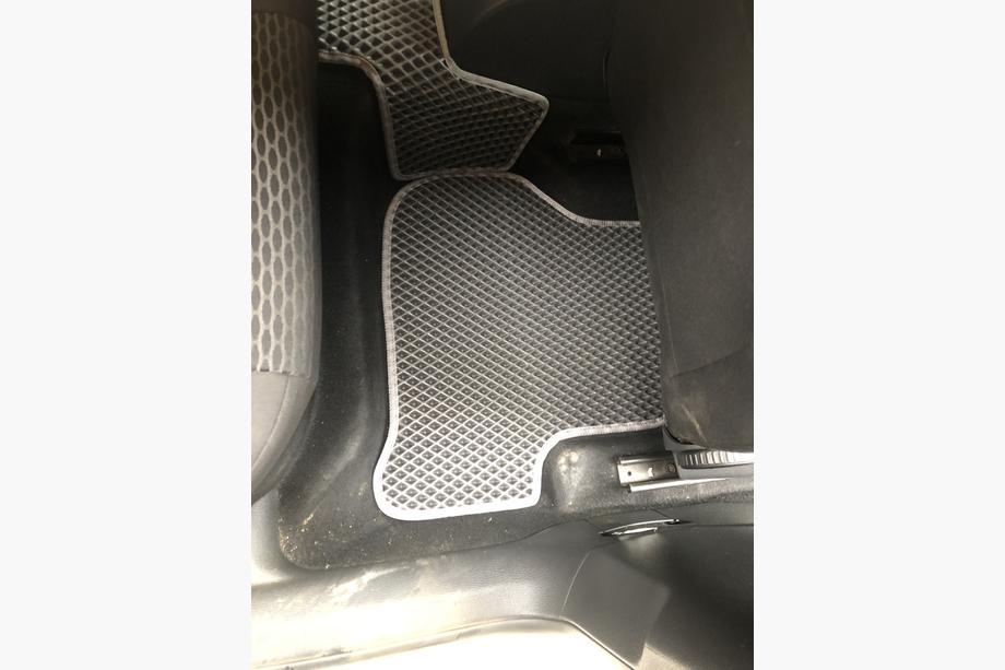 Volkswagen Golf 6 2008–2014 EVA autokoberce (černé) Fotografie 9