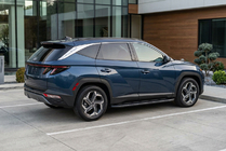 Hyundai Tucson NX4 2021– Boční nášlapy Bosphore Black (2 ks, hliník) fotografie 1