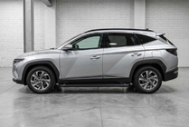 Hyundai Tucson NX4 2021– Boční prahy Allmond Black (2 ks, hliník) fotografie 1