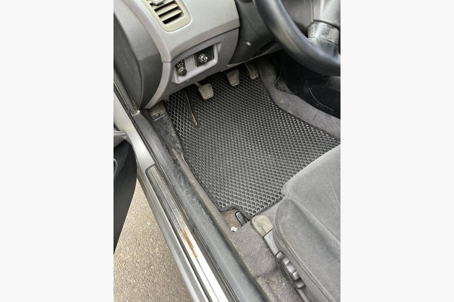 Nissan Primera P12 2002–2007 EVA autokoberce (černé) Fotografie 1