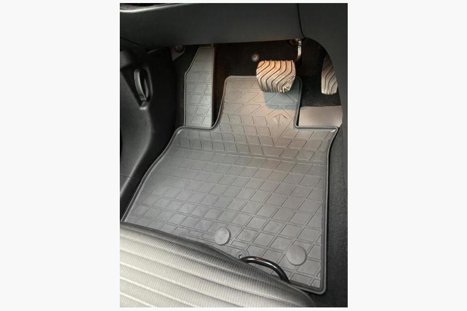 Renault Scenic/Grand 2016–2025 Gumové autokoberce Stingray (4 ks) Image