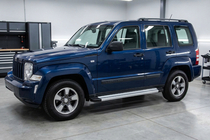 Jeep Cherokee/Liberty 2007–2013 Boční prahy Maya V2 (2 ks, hliník) fotografie 1