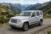 Jeep Cherokee/Liberty 2007–2013 Boční prahy Allmond Black (2 ks, hliník) fotografie 1