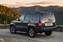 Jeep Cherokee/Liberty 2007–2013 Boční nášlapy RedLine (2 ks, hliník) fotografie 1