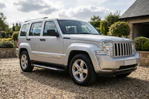Jeep Cherokee/Liberty 2007–2013 Boční nášlapy Sunrise (2 ks, hliník) fotografie 1