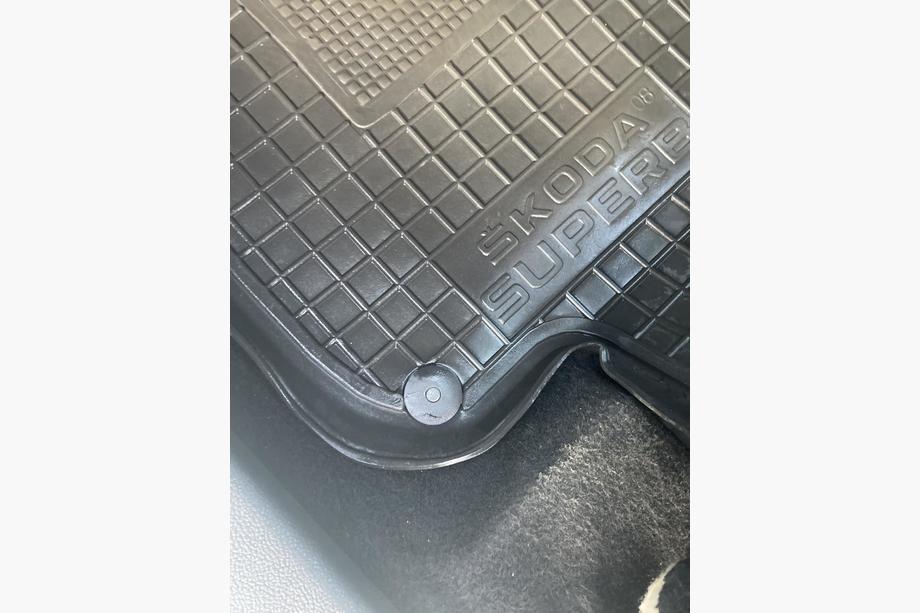 Skoda Upevňovací klip pro autokoberce Skoda (velký) Fotografie 4