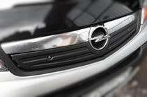 Opel Vivaro 2001–2015 Zimní kryt masky chladiče 2007-2015 (V2, horní) fotografie 2