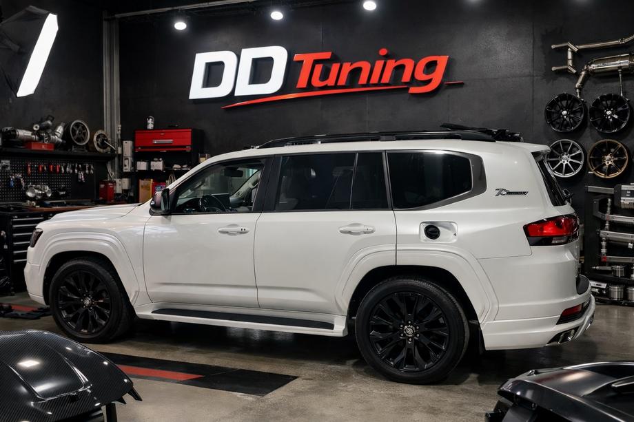 Toyota Land Cruiser 300 2021– Sada bodykitu VXR Fotografie 4