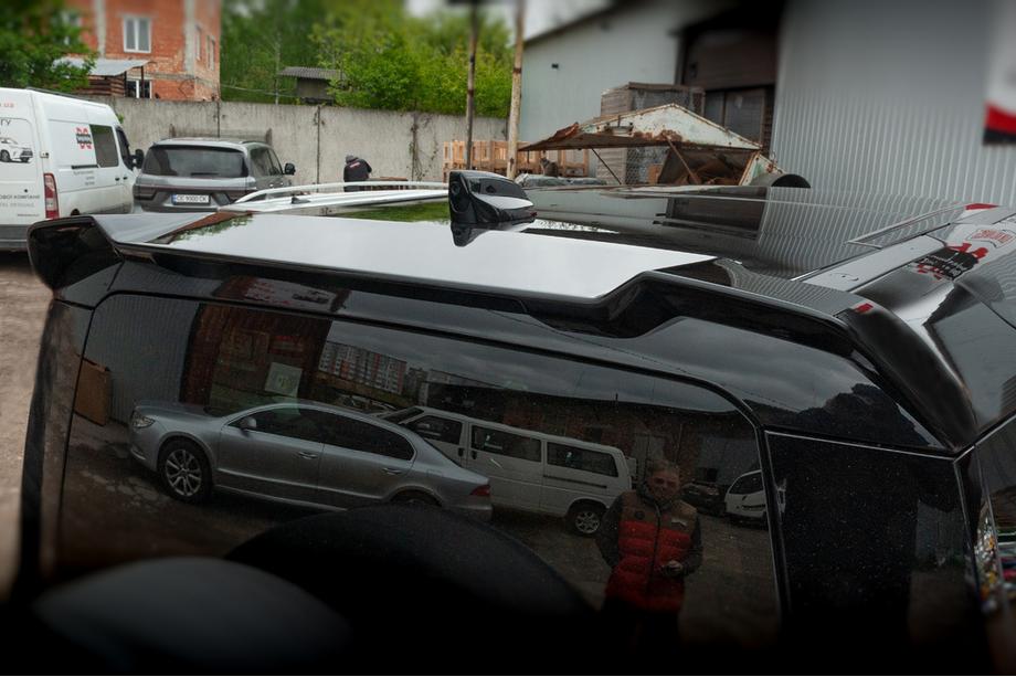Land Rover Defender 2019– Spoiler V1 (černý) Fotografie 3
