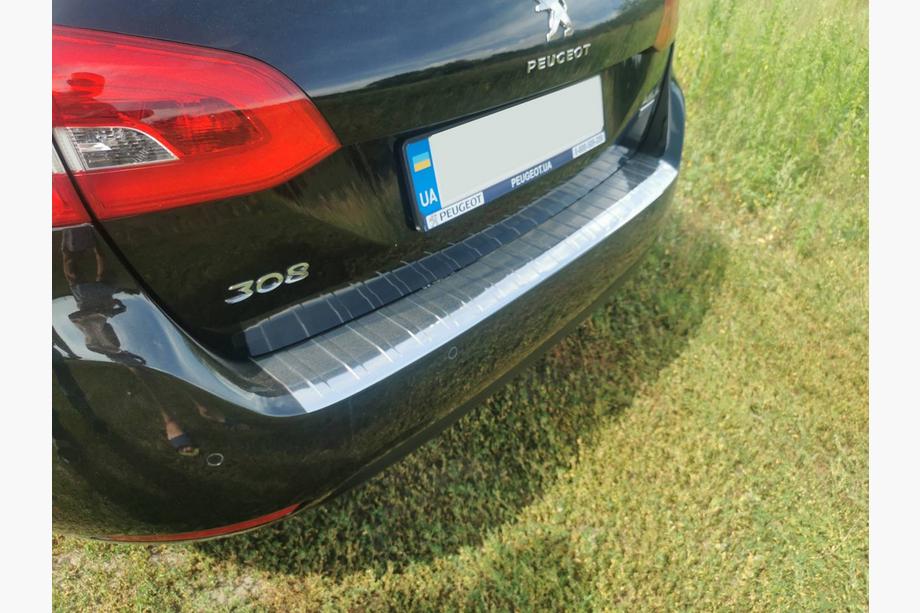 Peugeot 308 2014–2021 Nerezová lišta na zadní nárazník Carmos (SW) Image