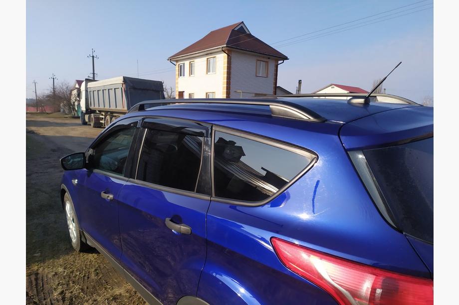 Ford Kuga/Escape 2013–2019 Střešní podélníky Skyport (černé) Fotografie 9