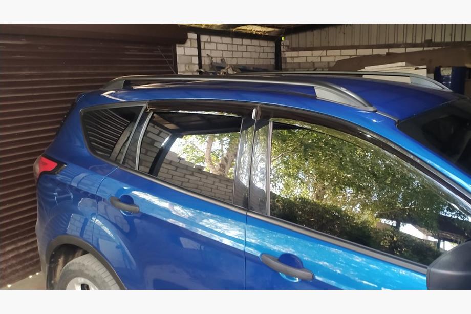 Ford Kuga/Escape 2013–2019 Střešní podélníky Skyport (černé) Fotografie 15