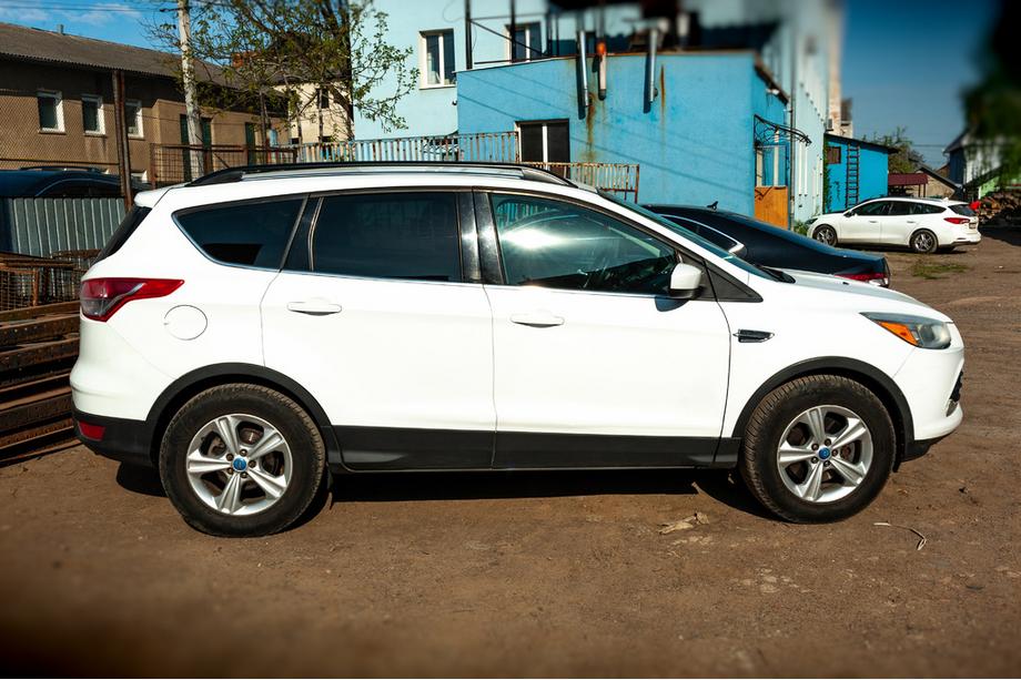Ford Kuga/Escape 2013–2019 Střešní podélníky Skyport (černé) Fotografie 7