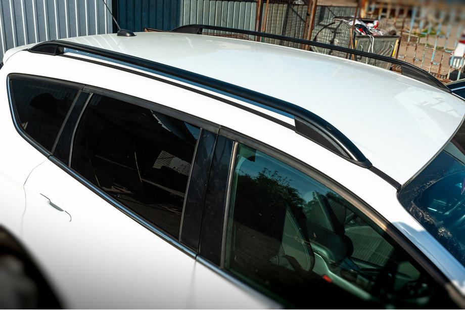 Ford Kuga/Escape 2013–2019 Střešní podélníky Skyport (černé) Fotografie 1