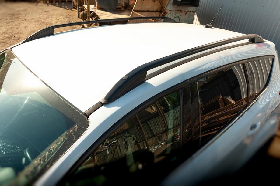 Ford Kuga/Escape 2013–2019 Střešní podélníky Skyport (černé) Fotografie 5