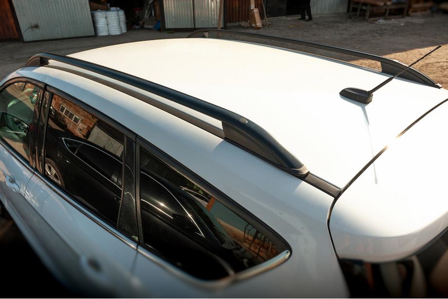 Ford Kuga/Escape 2013–2019 Střešní podélníky Skyport (černé) Fotografie 4