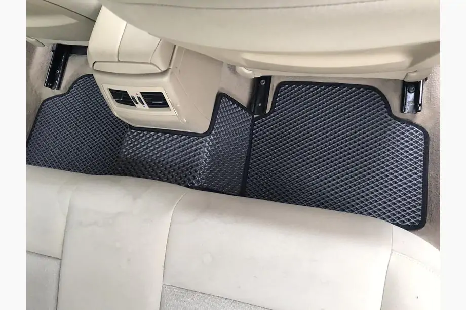 BMW řady 3 E90/E91 2005–2011 EVA autokoberce (černé) Fotografie 8