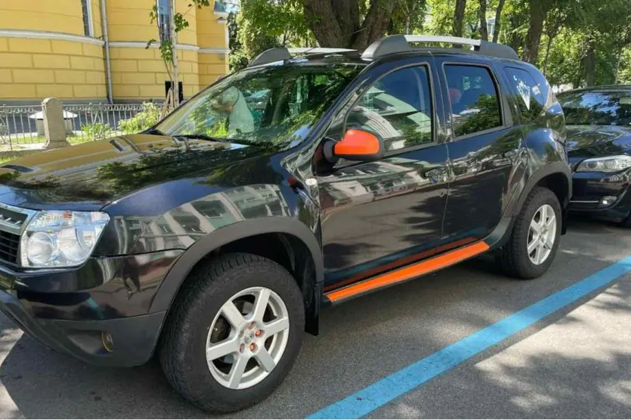 Dacia Duster 2008–2018 Lemy blatníků (4 ks, černé ABS) Fotografie 3
