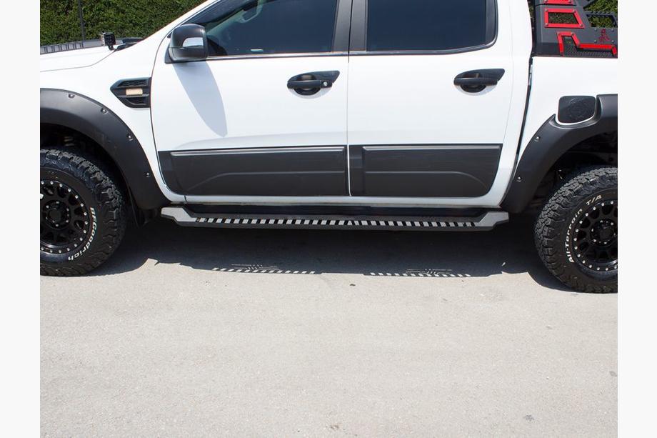 Dacia Duster 2018–2024 Zesílené boční prahy Dakar V1 (2 ks, kov) Fotografie 3