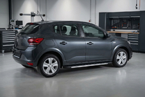 Dacia Sandero 2021– Boční nášlapy Duru (2 ks, hliník) fotografie 1