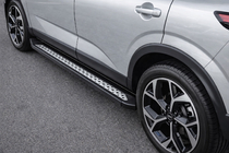 Nissan Qashqai 2021– Boční nášlapy Vision New Black (2 ks, hliník) fotografie 1