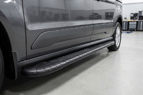 Volkswagen Caddy 2020– Boční prahy Bosphorus Black (2 ks, hliník) Maxi (dlouhý rozvor) fotografie 1