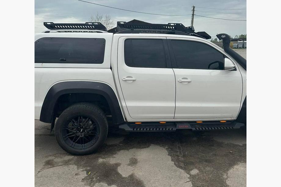 Volkswagen Amarok 2010–2022 Boční nášlapy Dakar V2 s LED (2 ks, kovové) Fotografie 7