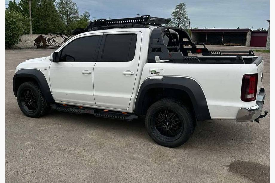Volkswagen Amarok 2010–2022 Boční nášlapy Dakar V2 s LED (2 ks, kovové) Fotografie 9