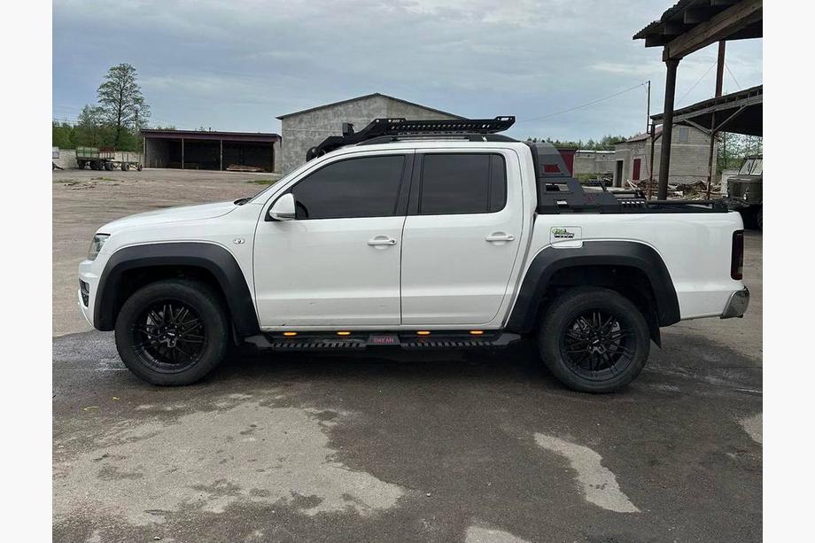 Volkswagen Amarok 2010–2022 Boční nášlapy Dakar V2 s LED (2 ks, kovové) Fotografie 3