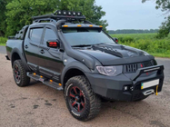 Mitsubishi L200 2015–2024 Boční prahy Dakar V2 s LED (2015-2019, 2 ks, kov) fotografie 11
