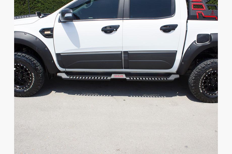 Mitsubishi L200 2015–2024 Boční prahy Dakar V2 bez LED (2019+, 2 ks, kovové) Fotografie 2