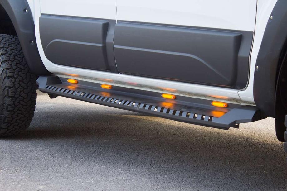 Mitsubishi L200 2006–2015 Boční nášlapy Dakar V1 s LED (2 ks, kov) Fotografie 2
