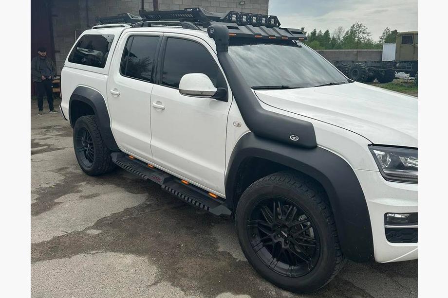 SsangYong Musso II 2018– Kšilt čelního skla pod střešní nosič DAKAR (LED) Fotografie 4