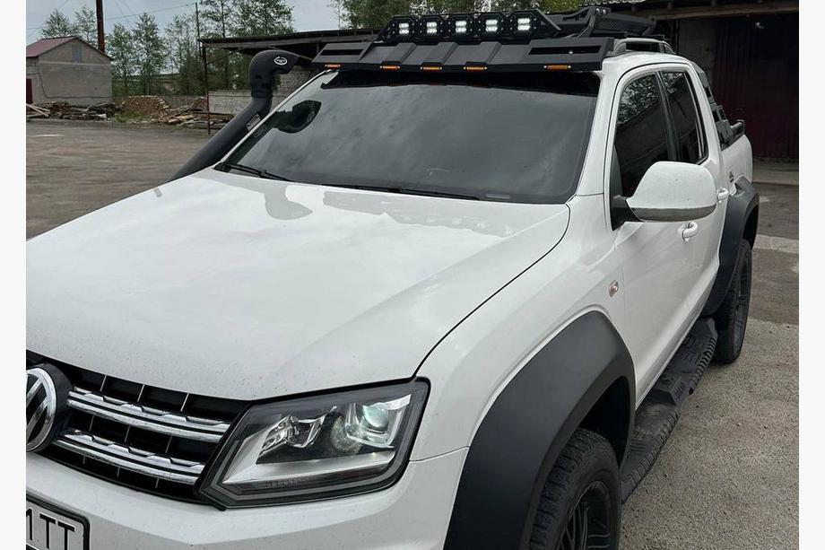 SsangYong Musso II 2018– Kšilt čelního skla pod střešní nosič DAKAR (LED) Fotografie 3