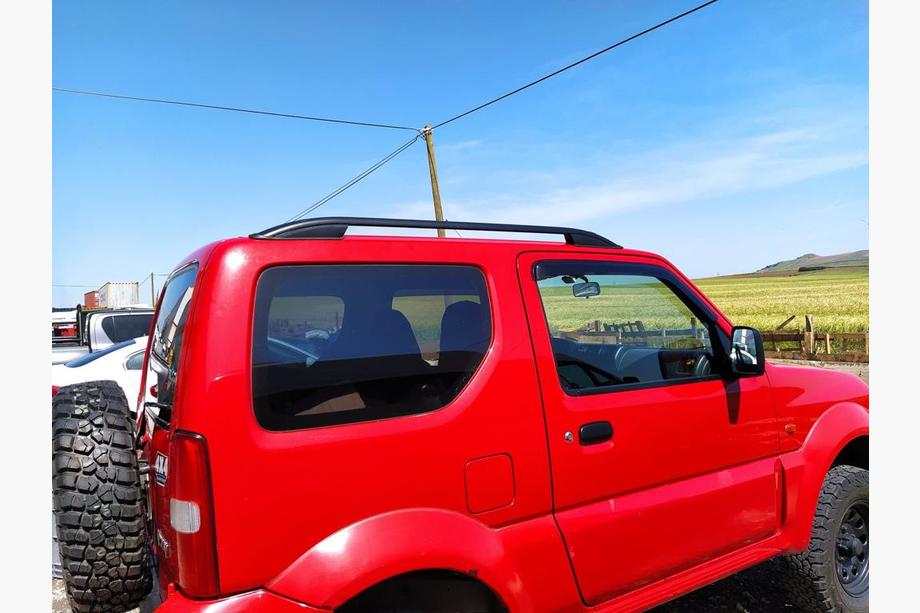 Suzuki Jimny 1998–2018 Střešní podélníky Skyport (černé) Image