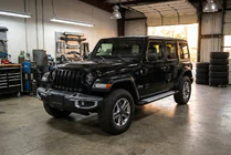 Jeep Wrangler 2018– Boční nášlapy Allmond Grey (2 ks, hliník) fotografie 1