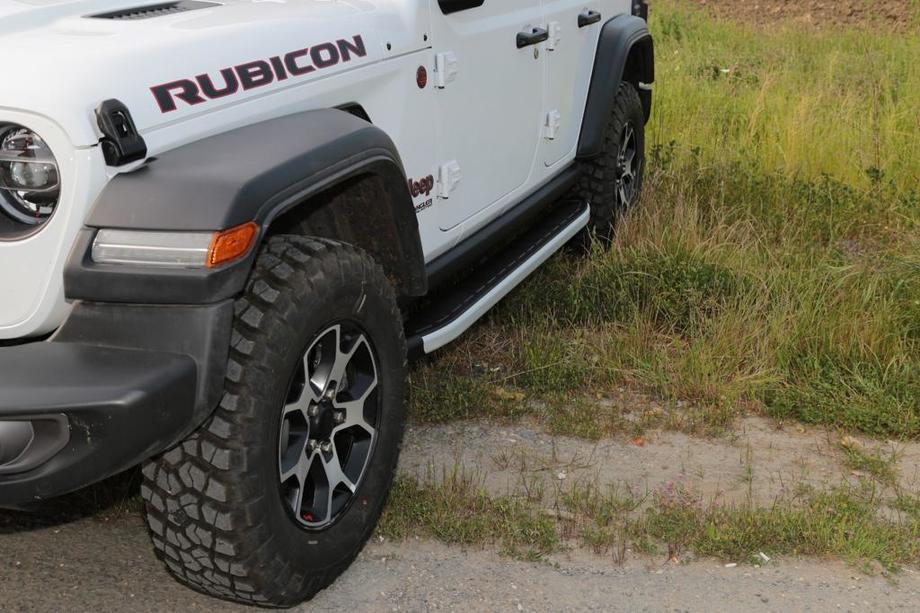 Jeep Wrangler 2018– Boční nášlapy Fullmond (2 ks, hliník) Image