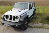 Jeep Wrangler 2018– Boční nášlapy RedLine (2 ks, hliník) fotografie 1