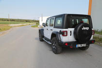 Jeep Wrangler 2018– Boční nášlapy Tayga V2 (2 ks, hliník) fotografie 2