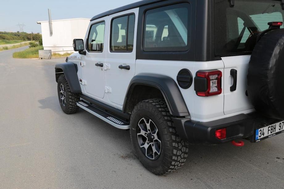 Jeep Wrangler 2018– Boční nášlapy Tayga V2 (2 ks, hliník) Image