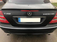 Mercedes E-сlass W211 2002–2009 Zadní emblém fotografie 2