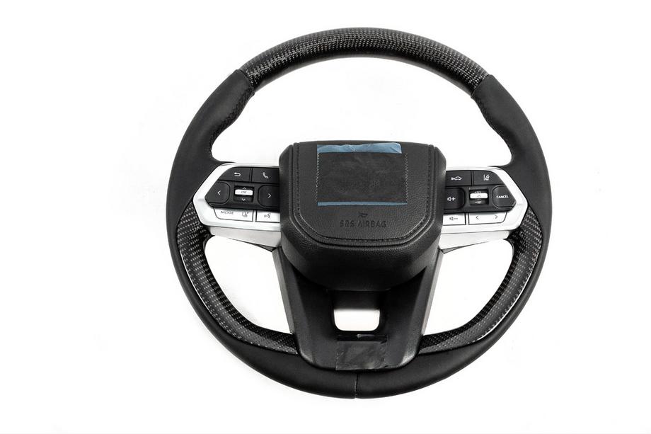 Toyota Land Cruiser 200 2007–2021 Volant s airbagem – design 2025 (pravý karbon) Image