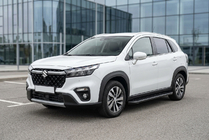 Suzuki SX4 S-Cross 2021– Boční prahy Allmond Black (2 ks, hliník) fotografie 1