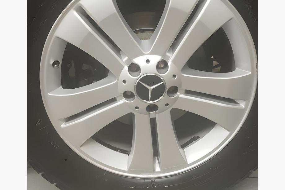Mercedes-Benz Středové krytky kol 70/75 mm s kroužkem (4 ks, černé) Fotografie 1