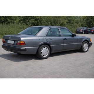 Lemy blatníků 1989-1995 (4 ks, černé, ABS plast) fotografie 3