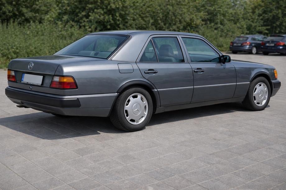 Mercedes E-Class W124 1984–1997 Lemy blatníků 1989-1995 (4 ks, černé, ABS plast) Fotografie 3
